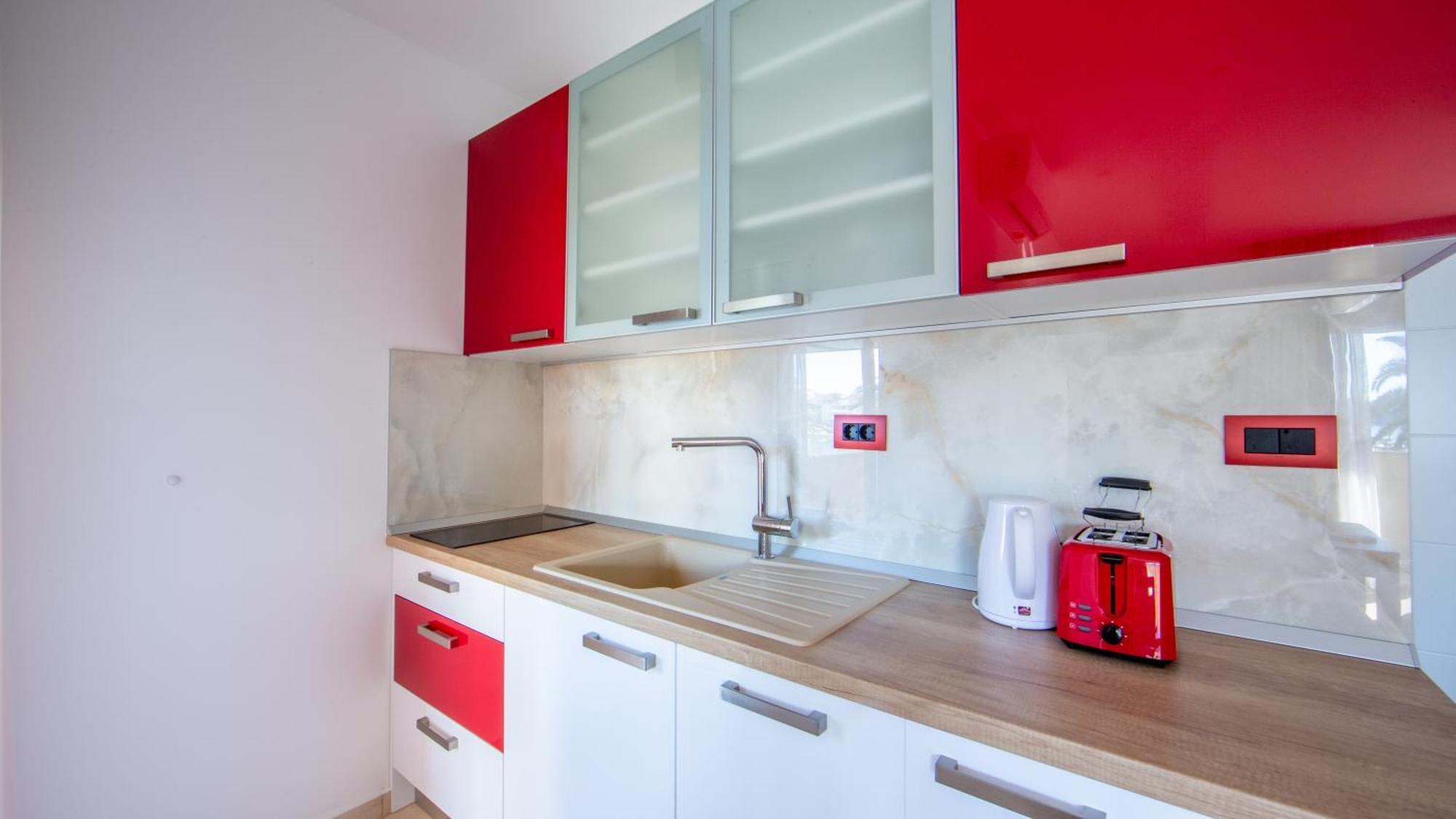 Rooms & Apartments Toni Stobreč الغرفة الصورة